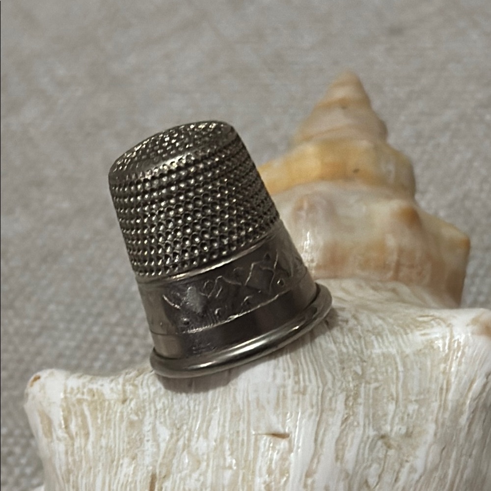 Vintage Silver Thimble-Stamped England-Lightly Used Condition as Pictured - Picture 2 of 15